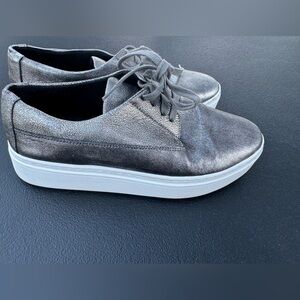 Eileen Fisher Prop Platform Sneaker Gold
Iridescent Metallic Sparkle Shoe 7.5